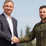 Andrzej Duda uhonorowany przez Ukraińców. Zełenski swoim strojem skradł show