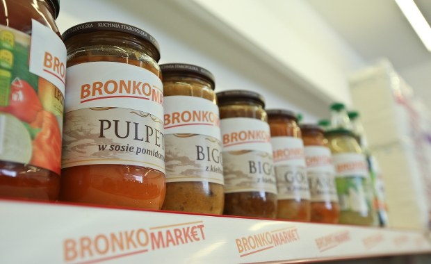 Andrzej Duda w "Bronko-Markecie". Na półkach towary z cenami w euro