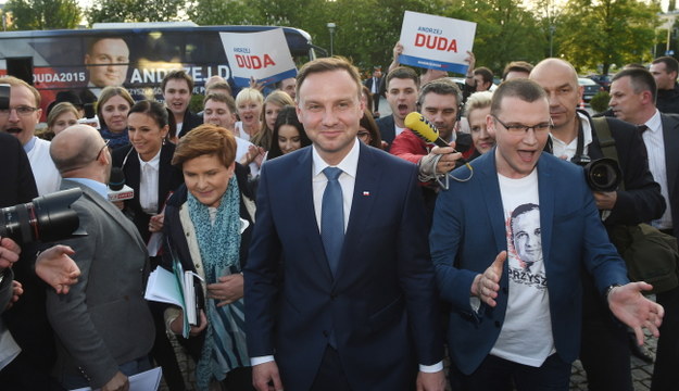 Andrzej Duda w drodze na debatę /PAP/Radek Pietruszka    /PAP