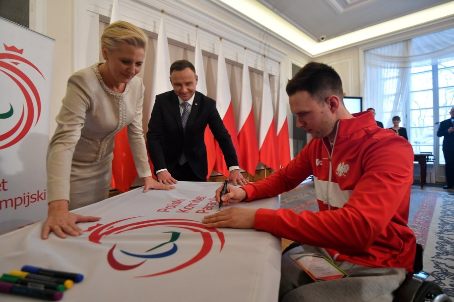 Andrzej Duda wraz z Małżonką Agatą Kornhauser-Dudą oraz narciarz alpejski Igor Sikorski /Bartłomiej  Zborowski /PAP