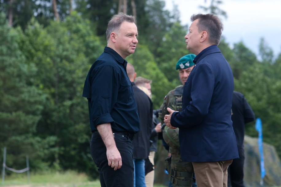 Andrzej Duda (z lewej) i Mariusz Błaszczak na przesmyku suwalskim /Artur Reszko /PAP