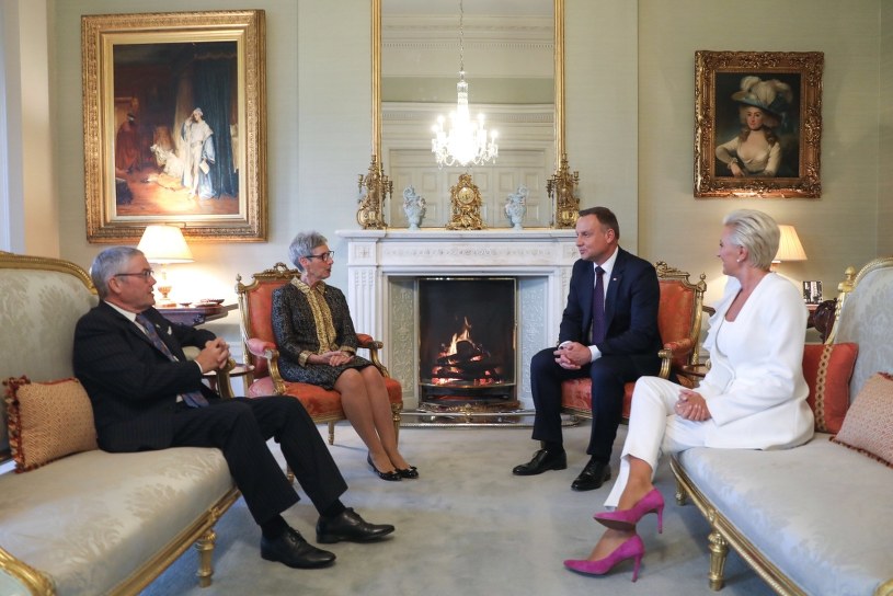 https://i.iplsc.com/andrzej-duda-z-malzonka-agata-kornhauser-duda-podczas-spotka/0007JOB2BQRNXS49-C122-F4.jpg