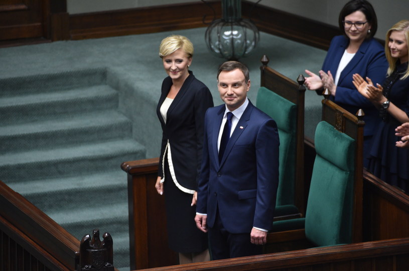 Andrzej Duda z małżonką podczas zaprzysiężenia /Jacek Turczyk /PAP