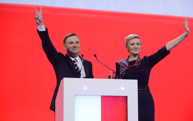 Andrzej Duda z żoną Agatą podczas konwencji /Jakub Kamiński   /PAP