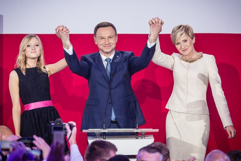 Andrzej Duda z żoną i córką /AFP