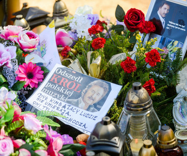 Andrzej Kosmala na grobie Krzysztofa Krawczyka: Krzysiu modlimy się za ciebie