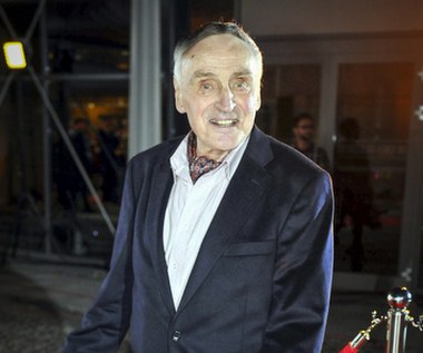 Andrzej Mularczyk pisał też reportaże do wielu czasopism, był wieloletnim pracownikiem Polskiego Radia w dziale audycji dokumentalnych i reportażu. Jest m.in. współautorem powieści radiowej "W Jezioranach".

W rozmowie z "Gazetą Wyborczą" przyznawał, że wszystkiego, co wie o scenopisarstwie, nauczył się właśnie w radiu. 

"Nie przeczytałem żadnego podręcznika o scenariuszu. Najwięcej nauczył mnie dokument radiowy. Kiedy miałem 12 godzin materiału, powstawało z tego 15 minut reportażu. To jest szkoła: opowiedzieć czyjś los, nie zniekształcając prawdy, i nadać temu kształt dramaturgiczny" - mówił Donacie Subbotko.