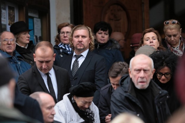 Andrzej Nejman (w centrum) w czasie uroczystości pogrzebowych Jana Kobuszewskiego /Leszek Szymański /PAP
