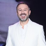Andrzej Piaseczny celebruje 30 lat Polsatu w nowym spocie. "Emocji moc i wiele pięknych scen"