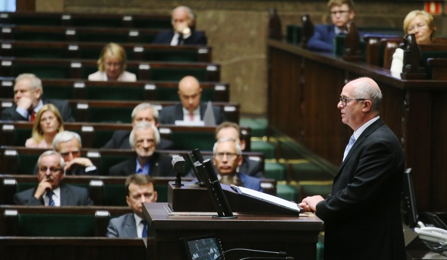 Andrzej Seremet na mównicy sejmowej /Paweł Supernak /PAP