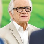 Andrzej Seweryn nagrany na ulicy, rozpętała się burza. Fani podzieleni po tym, co zobaczyli
