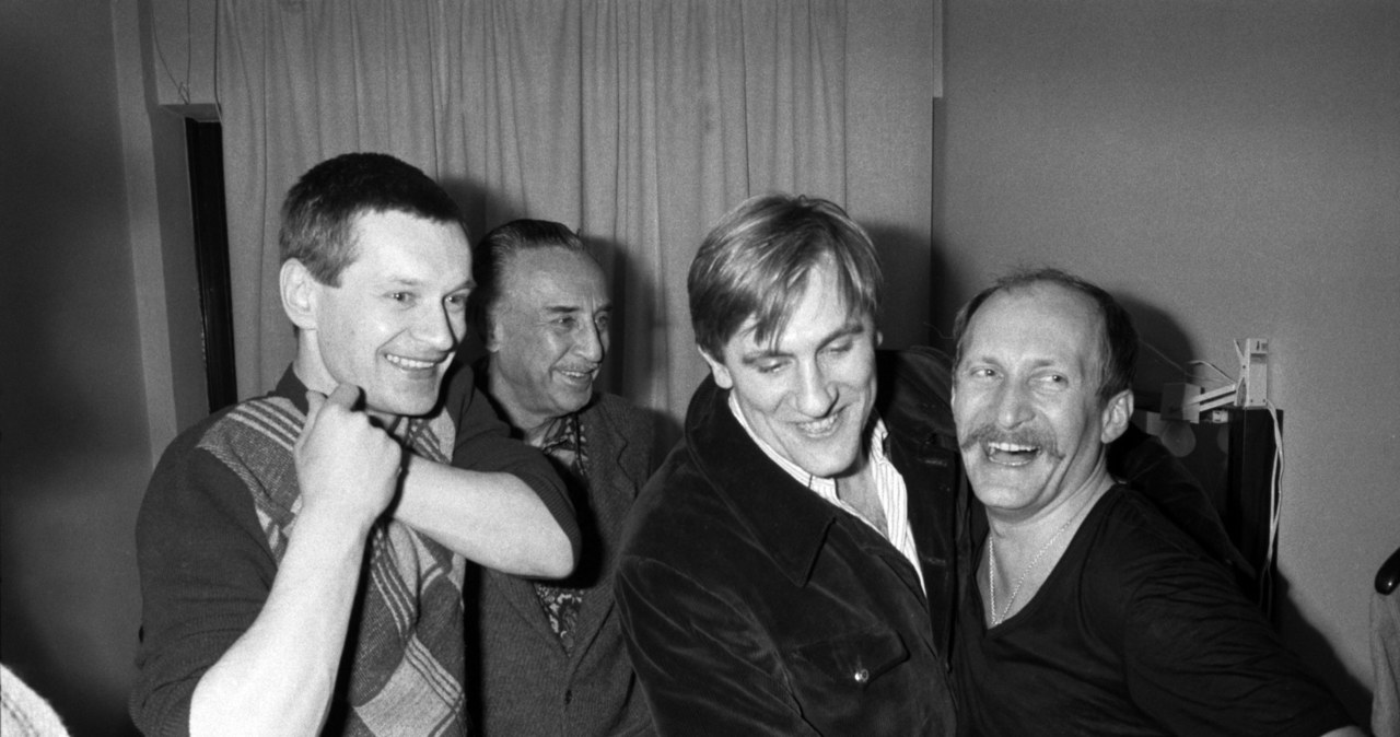 Andrzej Seweryn, Romain Gary, Gerard Depardieu i Wojciech Pszoniak w teatrze Maison de la Culture de Nanterre w 1980 roku /Wojtek Laski /East News