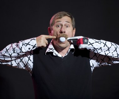 Andrzej Strzelecki był członkiem Związku Artystów Scen Polski i Związku Polskich Autorów i Kompozytorów. Był też utytułowanym graczem w golfa, wielokrotnie członkiem zarządu Polskiego Związku Golfa. W 2007 roku wydał swoją pierwszą książkę zatytułowaną "Człowiek w jednej rękawiczce", w której zawarł rozmaite anegdoty i historie, które przydarzyły się jemu i innym miłośnikom golfa.