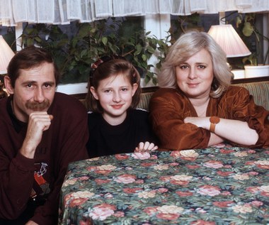 Andrzej Strzelecki był mężem aktorki i piosenkarki Joanny Pałuckiej, z którą miał syna Antoniego. Pierwszą żoną Strzeleckiego była scenograf Ewa Czarniecka. Owocem tego związku jest córka Joanna Strzelecka-Żylicz.

"Jesteśmy związkiem partnerskim, w którym najistotniejszą rzeczą jest wychowanie dzieci. Żona poświęca się temu w sposób fantastyczny" - aktor mówił o swym ostatnim małżeństwie.