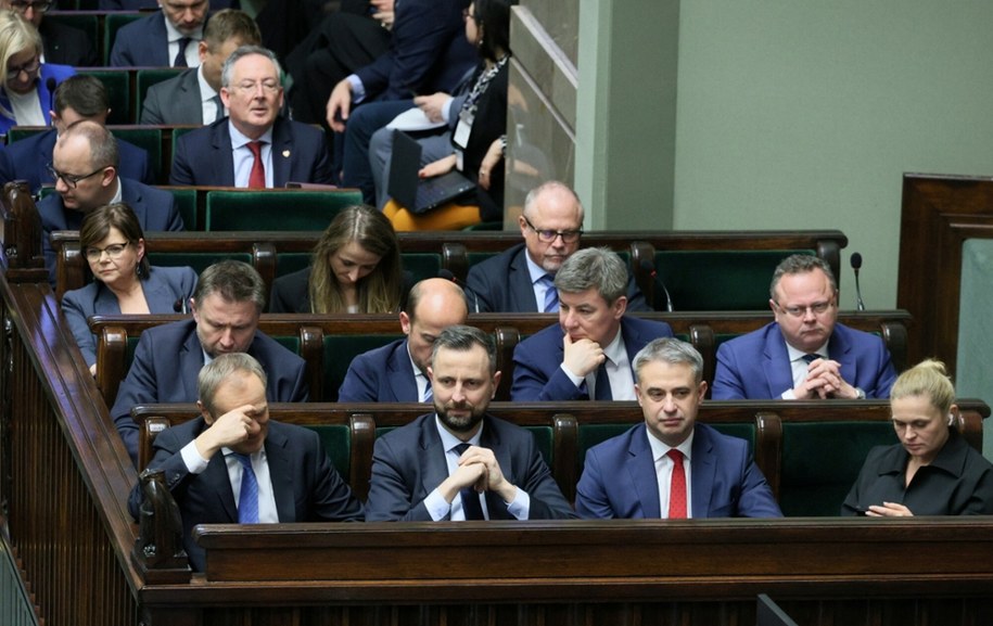Andrzej Szejna (u góry z prawej) w rządowych ławach /Paweł Wodzyński /East News