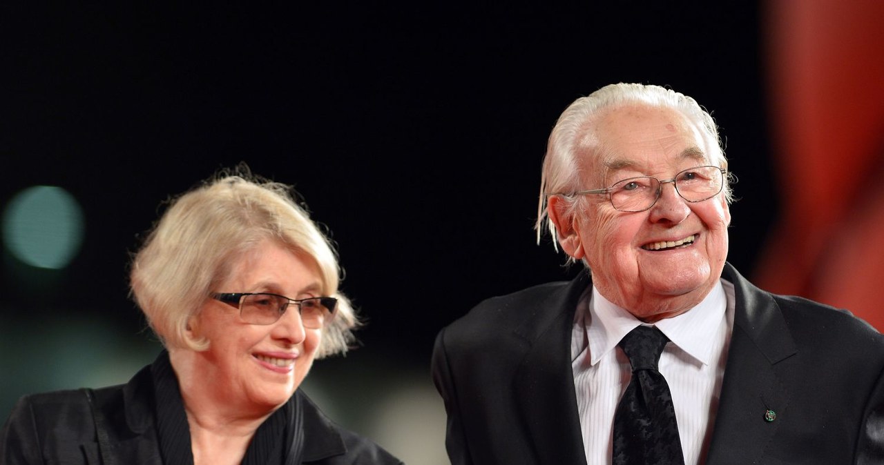 Andrzej Wajda z żoną Krystyną Zachwatowicz na festiwalu w Wenecji w 2013 roku /AFP