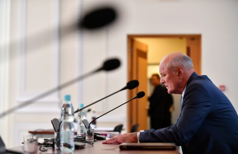 Andrzej Waltz, mąż Hanny Gronkiewicz-Waltz podczas rozprawy Komisji Weryfikacyjnej w sprawie nieruchomości położonej przy ul. Noakowskiego /Bartłomiej Zborowski /PAP
