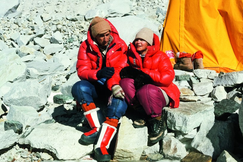 Andrzej Zawada i Anna Milewska w bazie pod Mount Everestem /Foto: Fundacja Polskiego Himalaizmu im. Andrzeja Zawady  /materiały prasowe