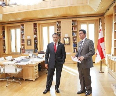 Andy Garcia i Dean Cain w scenie z filmu "Pięć dni wojny"