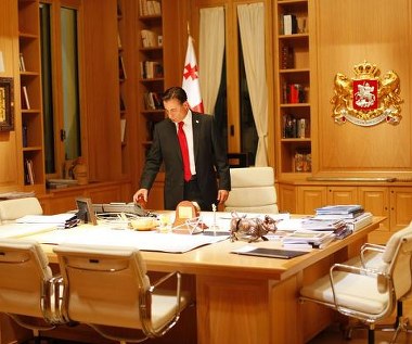 Andy Garcia w scenie z filmu "Pięć dni wojny"