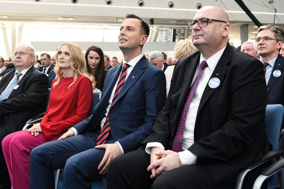 andydat w wyborach prezydenckich, prezes PSL Władysław Kosiniak-Kamysz wraz z żoną Pauliną Kosiniak-Kamysz oraz poseł PSL Piotr Zgorzelski /Darek Delmanowicz /PAP