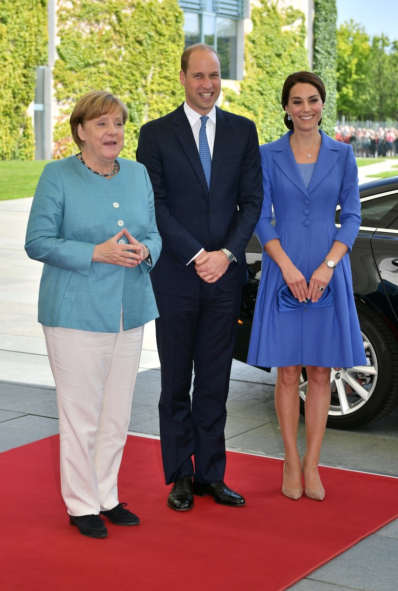 Angela Merkel była wręcz uzależniona od trzymania dłoni w określony sposób. "Romb Merkel" miał gwarantować stabilizację, przewidywalność i bezpieczeństwo podczas wyborów, ale figura ta została wykorzystana w kadencjach /Getty Images