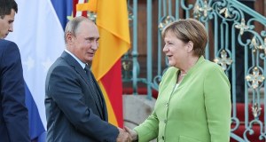 Angela Merkel gani Europę. "Żałuję"