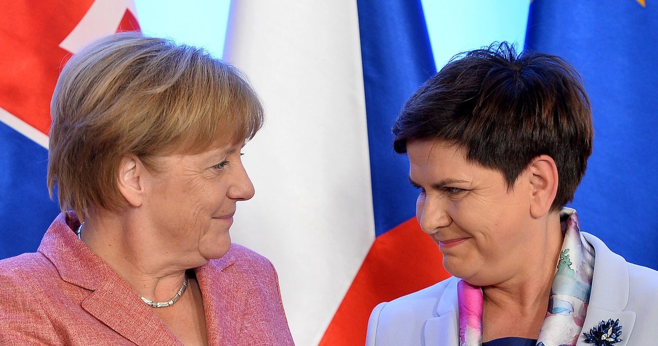 Angela Merkel i Beata Szydło i jej broszka /AFP