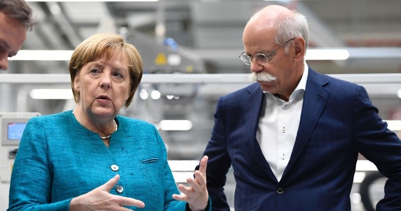 Angela Merkel i szef Daimlera Dieter Zetsche /AFP