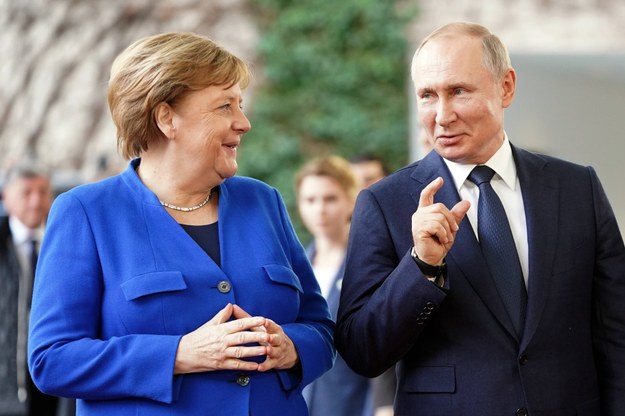 Angela Merkel i Władimir Putin w 2020 roku /Kay Nietfeld  /PAP/DPA