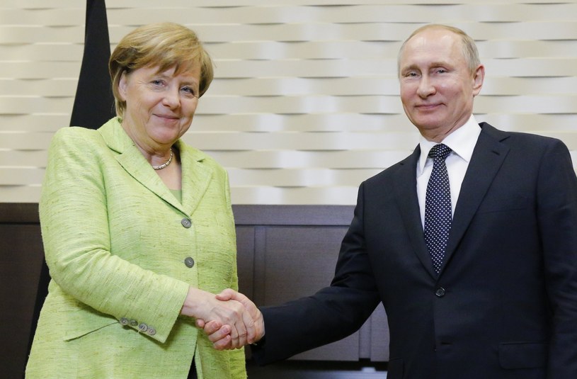 Angela Merkel i Władimir Putin /Alexander Zemlianichenko /PAP/EPA