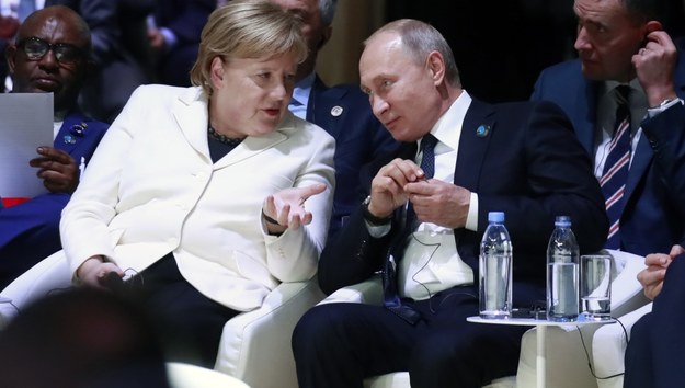 Angela Merkel i Władimir Putin /GONZALO FUENTES  /PAP/EPA