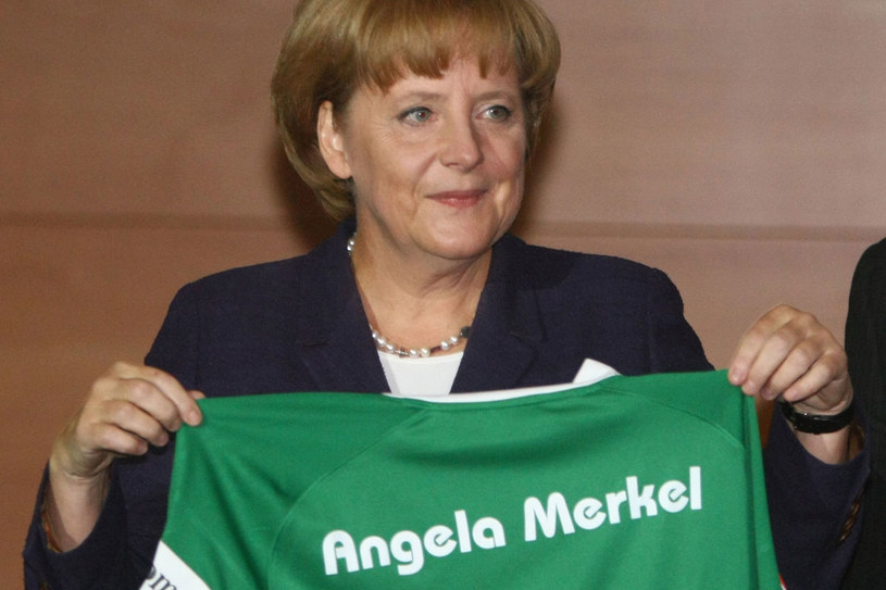 Angela Merkel jest fanką futbolu. I tylko podczas meczów okazuje emocje /Getty Images/Flash Press Media