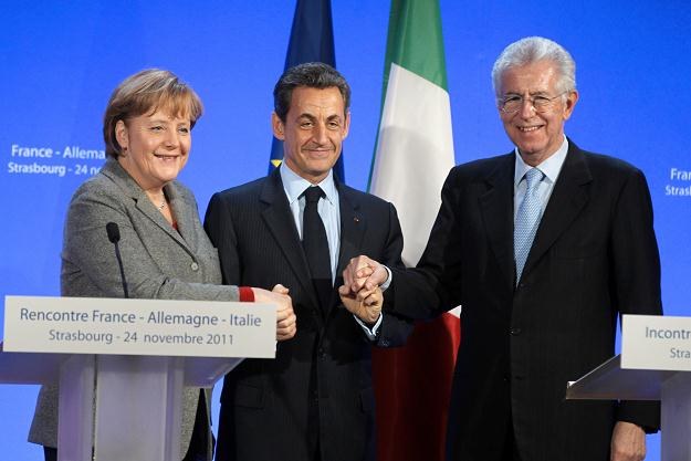 Angela Merkel (L), Nicolas Sarkozy (C) i Mario Monti (P) /AFP