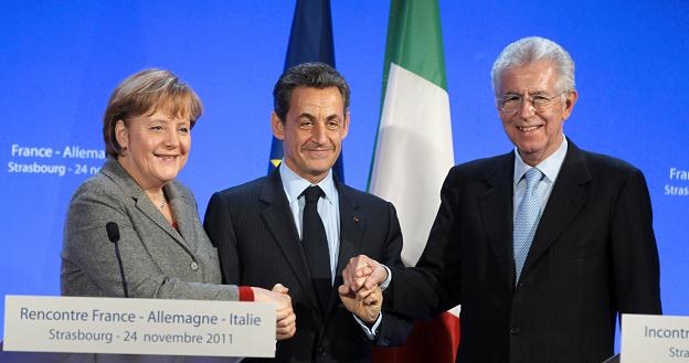 Angela Merkel (L), Nicolas Sarkozy (C) i Mario Monti (P) /AFP
