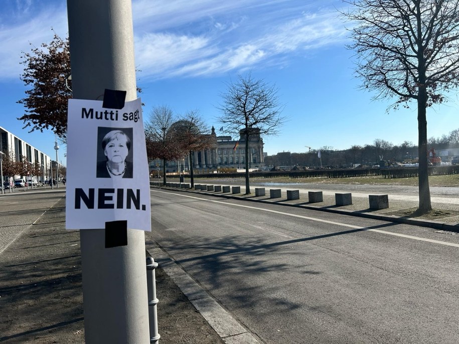 Angela Merkel na plakacie w Berlinie /Aneta Łuczkowska /RMF FM