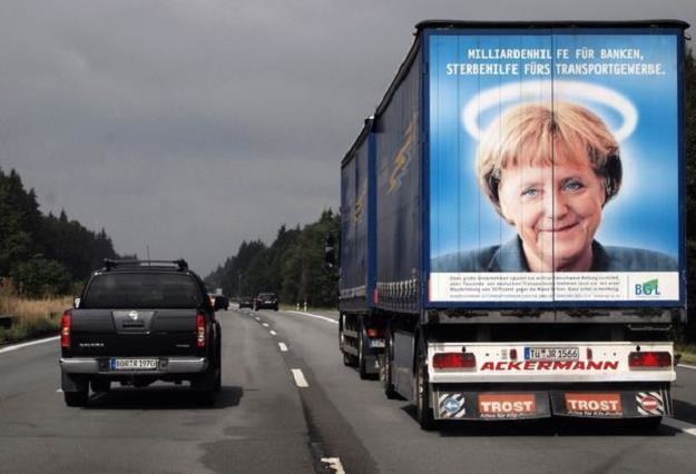 Angela Merkel najpierw mówiła "nie". Ale to przecież polityka... /AFP