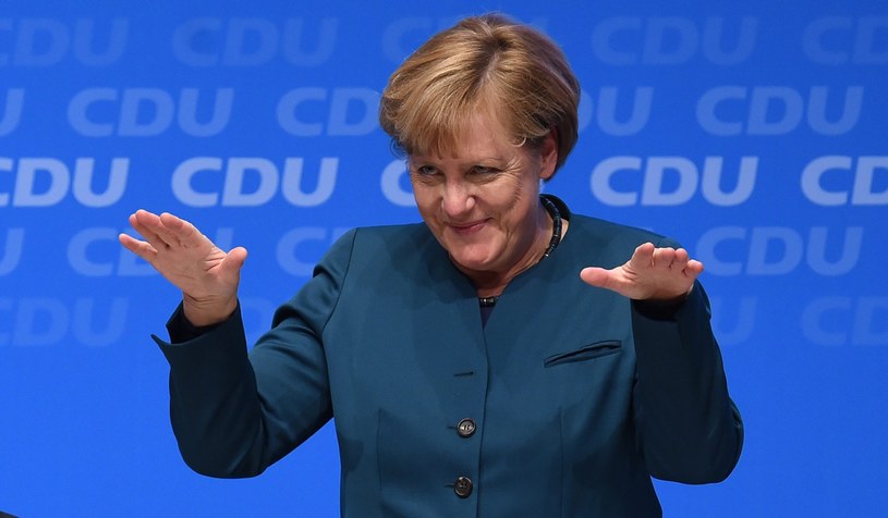Angela Merkel ostro krytykowana za swoją politykę migracyjną /PAP/EPA