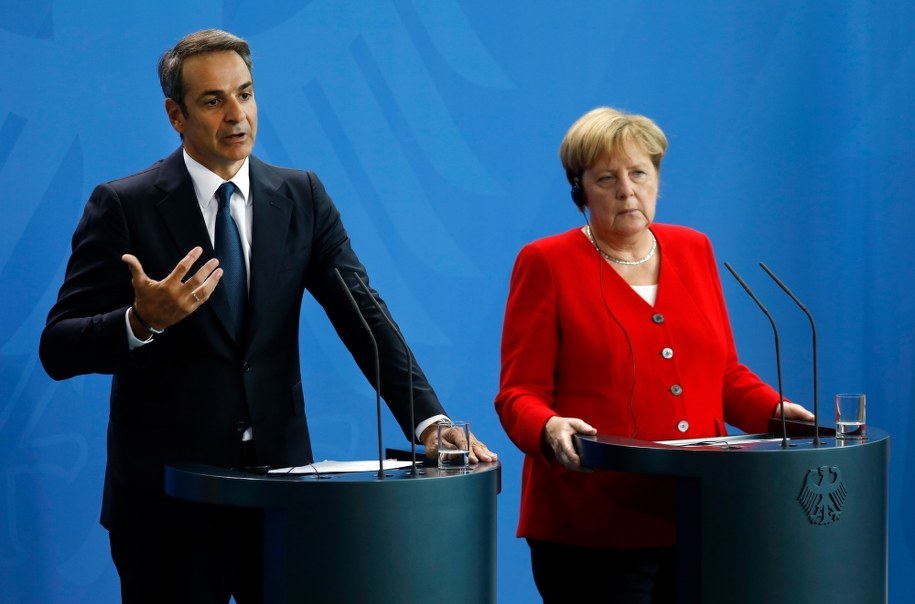 Angela Merkel (po prawej) and premier Grecji Kyriakos Mitsotakis /Felipe Trueba /PAP/EPA