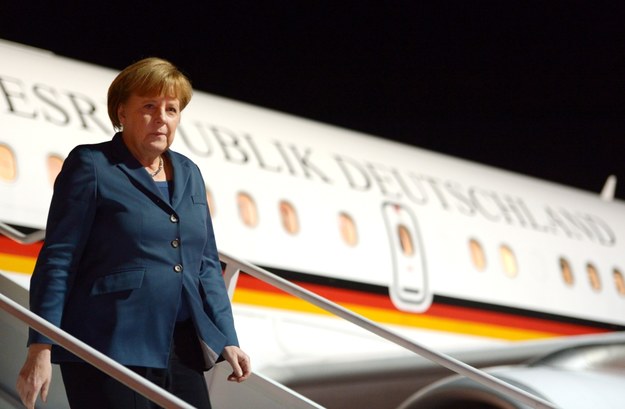 Angela Merkel wysiada z samolotu /DPA/ Rainer Jensen   /PAP