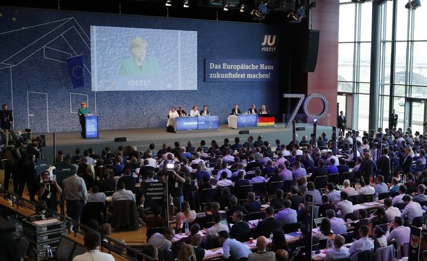 Angela Merkel zapowiada rozmowy koalicyjne z FDP i Zielonymi