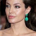 Angelina Jolie bierze męskie role