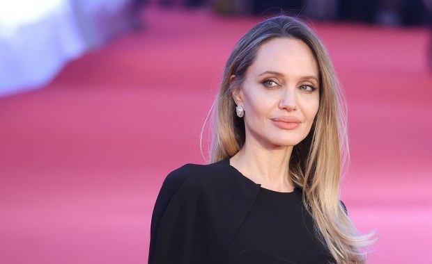 Angelina Jolie po raz pierwszy pokazuje blizny po mastektomii