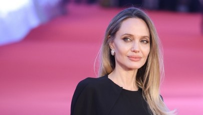 Angelina Jolie po raz pierwszy pokazuje blizny po mastektomii