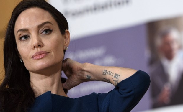 Angelina Jolie po raz pierwszy szczerze o rozwodzie. "Łzy tylko pod prysznicem" 