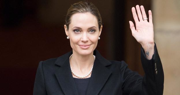 Angelina Jolie podjęła odważną decyzję - tak twierdzi większość lekarzy /AFP