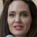 Angelina Jolie pozuje z dziećmi