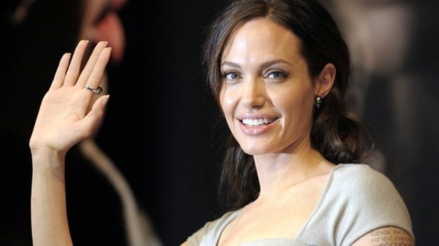 Angelina Jolie w głębi ducha nie jest taka radosna /AFP