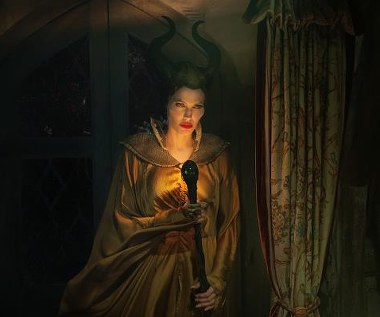 Angelina Jolie w scenie z filmu "Czarownica"