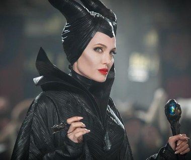 Angelina Jolie w scenie z filmu "Czarownica"